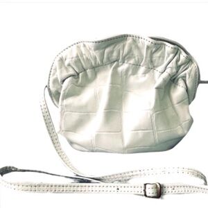 Vintage Ruffled Pouch Crossbody Bag Evening Cocktail Purse Embossed Off White